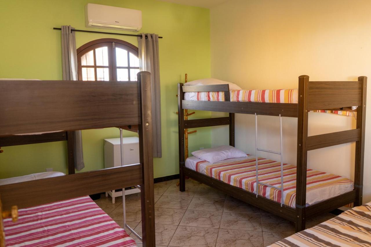 Albergue & Pibes De Flores